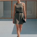 V22-23 Vestido corto sin mangas